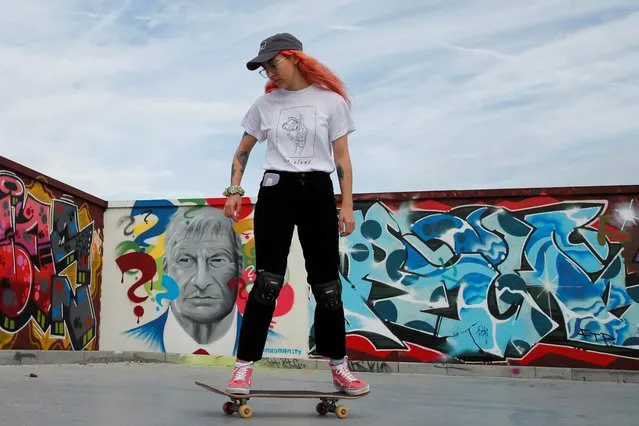 Skateboarder Frances Murray skates in front of a mural of British MP David Amess, who was stabbed to death during a meeting with constituents, at a skate park in Leigh-on-Sea, Britain, October 18, 2021. (Photo by Andrew Couldridge/Reuters)