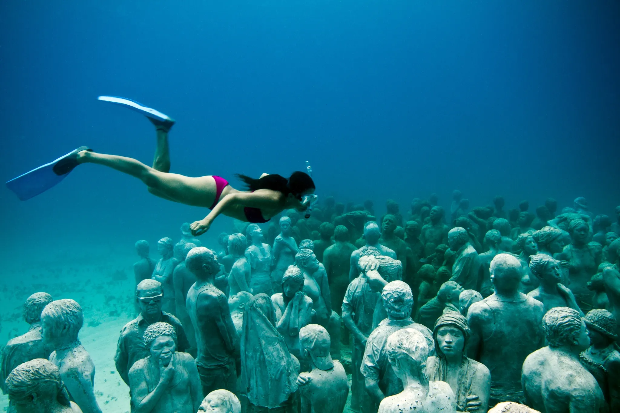 Роды под водой. Музей подводных скульптур Мексика. Подводный музей скульптур Канкун Мексика. Подводный музей Musa Канкун.