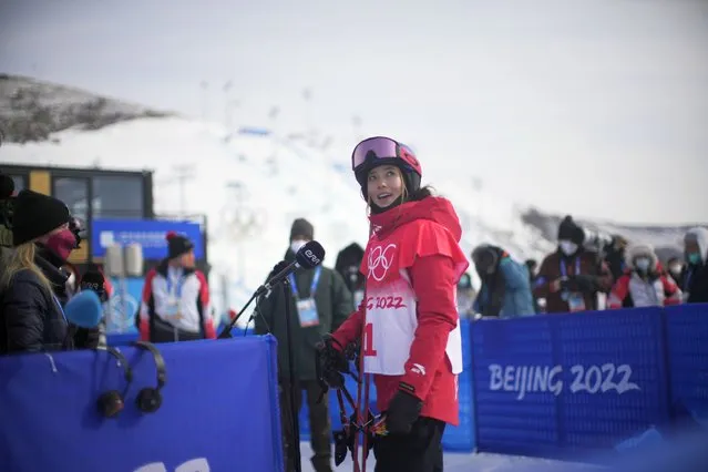 China's Eileen Gu talks to reporters after the women's halfpipe qualification at the 2022 Winter Olympics, Thursday, February 17, 2022, in Zhangjiakou, China. (Photo by Francisco Seco/AP Photo)
