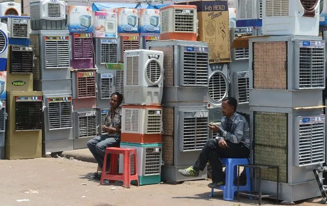 Indian shopkeepers wait for customers at their desert cooler shops as temperature rise in New Delhi on April 29, 2014. As the city sweltered under heat wave conditions, Meteorological Department officials predicted a high of 42 degrees by the end of the week. (Photo by Raveendran/AFP Photo)