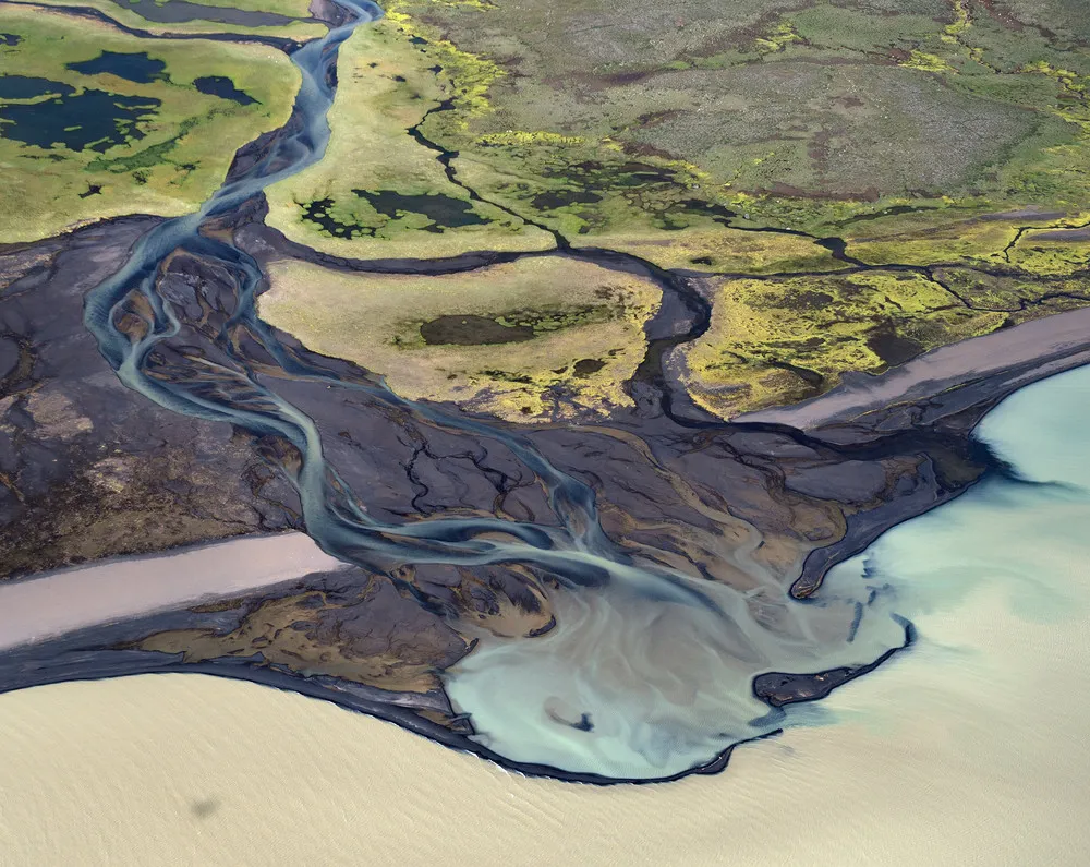 Breathtaking Images of Icelandic Volcano Rivers