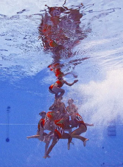 Members of Team Switzerland are seen underwater as they perform in the synchronised swimming team free routine preliminary at the Aquatics World Championships in Kazan, Russia July 28, 2015. (Photo by Michael Dalder/Reuters)