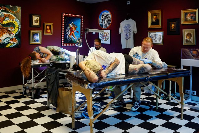 For fans of Dutch master Rembrandt, famed body artists Schiffmacher & Veldhoen offer tattoos of some of his most iconic works in a pop-up studio installed in his former house in Amsterdam, Netherlands on June 19, 2023. (Photo by Piroschka van de Wouw/Reuters)