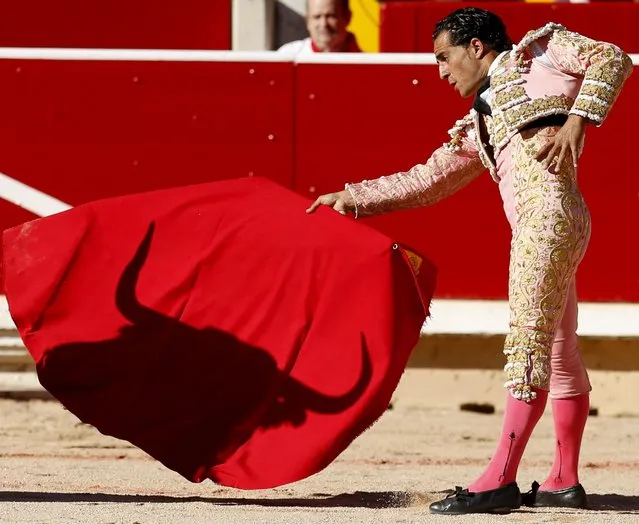 Spanish bullfighter Ivan Fandano fights against his first bull during the 5th bullfight of the Sanfermines 2014 in Pamplona, Spain, July 9, 2014. (Photo by Javier Lizon/EPA)