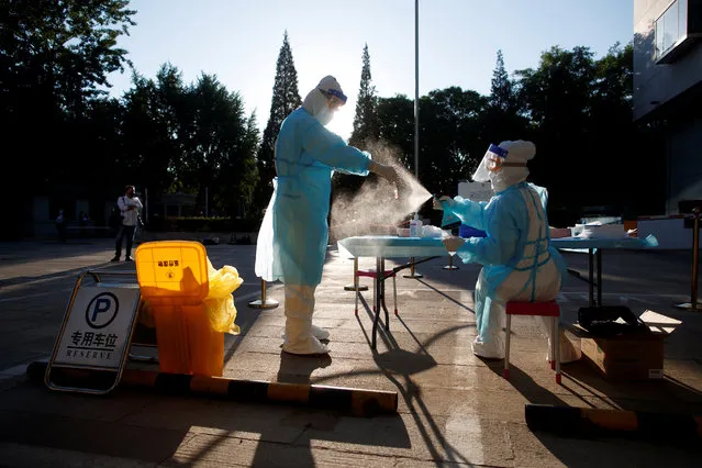 Medical staff prepare a nucleic acid kit for a journalist before the closing session of the Chinese People's Political Consultative Conference (CPPCC) following the outbreak of the coronavirus disease (COVID-19) in Beijing, China on May 27, 2020. (Photo by Thomas Peter/Reuters/Pool)