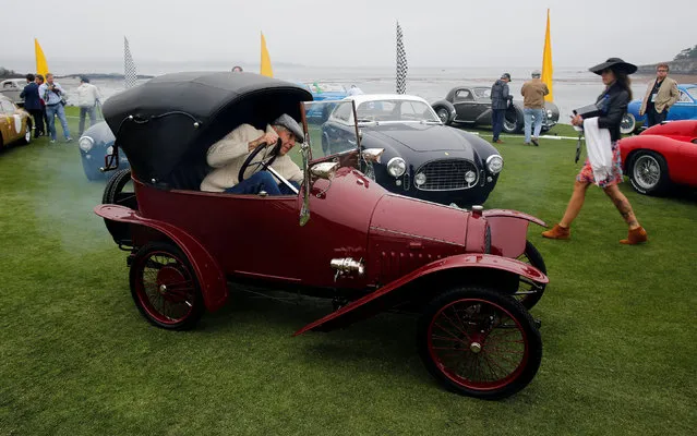 A 1912 Peugeot BP1 Bebe Columbia Lamp Works Roadster, owned by George Wingard, overheats while driving onto the 18th fairway during the Concours d'Elegance in Pebble Beach, California, U.S. August 21, 2016. (Photo by Michael Fiala/Reuters/Courtesy of The Revs Institute)