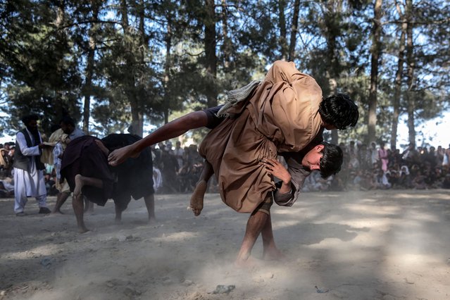 Afghan wrestlers fight at a makeshift wrestling arena in Kabul, Afghanistan, 04 April 2025. (Photo by Samiullah Popal/EPA/EFE)