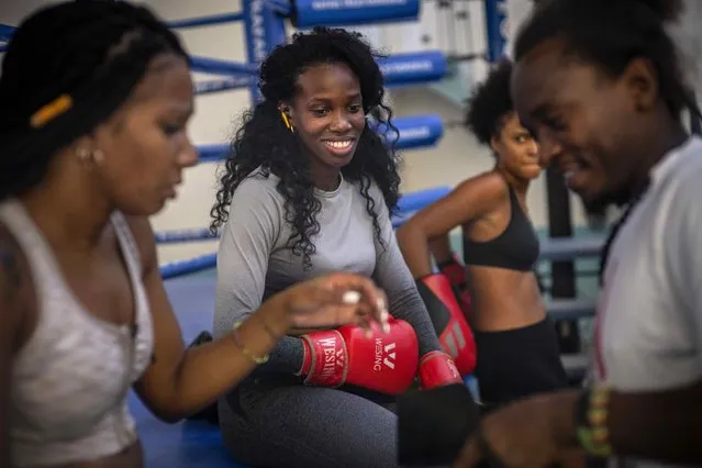 Boxer Legnis Cala, center, talks with fellow female boxers during a training session in Havana, Cuba, Monday, December 5, 2022. (Photo by Ramon Espinosa/AP Photo)