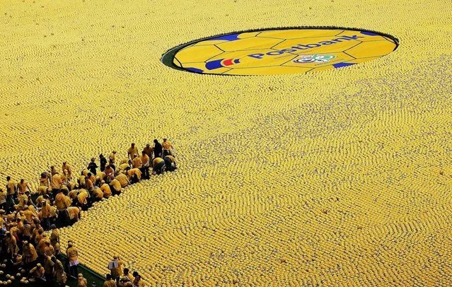 The Borussia Moenchengladbach football ground is filled with 142,000 footballs, setting a new Guinness World Record, ahead of the Postbank World Cup 2006 kick-off press conference, June 6, 2005 in Monchengladbach, Germany. (Photo by Christof Koepsel/Bongarts)