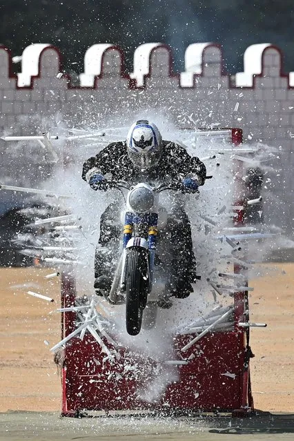 A member of the “Tornadoes”, a motorcycle stunt team belonging to Army Service Corps, performs during celebrations for the India's 74th Republic Day in Bengaluru on January 26, 2023. (Photo by Manjunath Kiran/AFP Photo)