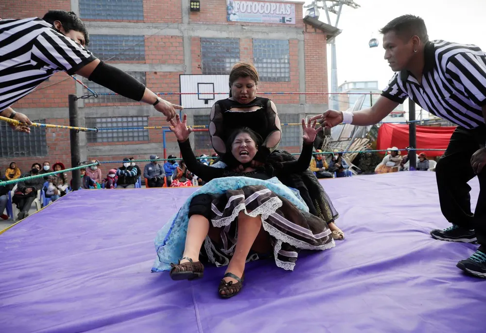 Cholita Wrestlers Return to the Ring
