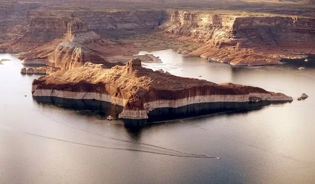 Huge areas of dry ground (background) which would be under water when the lake is full are seen at Lake Powell near Page, Arizona, May 26, 2015. (Photo by Rick Wilking/Reuters)