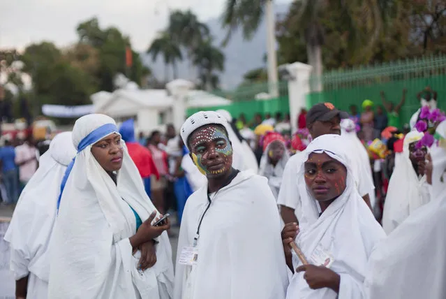 Performers stand in place during a pause in the Carnival parade, in Port-au-Prince,  Haiti, Monday, February 16, 2015. (Photo by Dieu Nalio Chery/AP Photo)