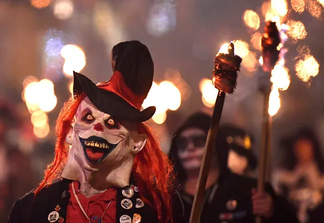 Participants parade through the town during the annual Bonfire Night festivities in Lewes, Britain on November 5, 2018. (Photo by Toby Melville/Reuters)