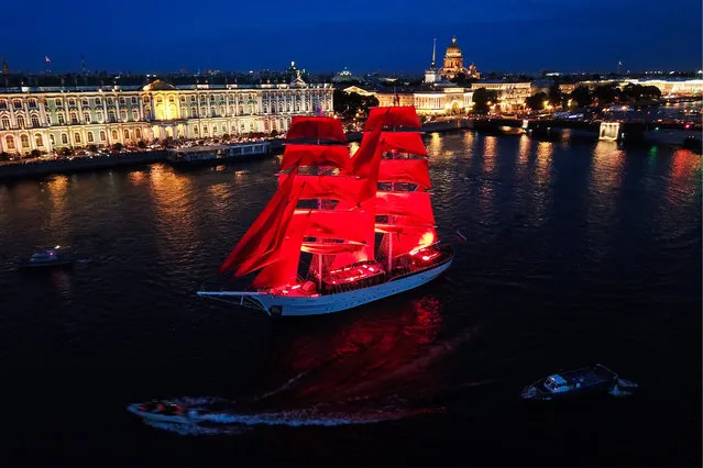 Brig “Rossiya” (Russia) with scarlet sails floats on the Neva River past Troitsky bridge during a rehearsal for the festivities marking school graduation in Saint Petersburg, Russia on June 13, 2019. (Photo by Peter Kovalev/TASS)