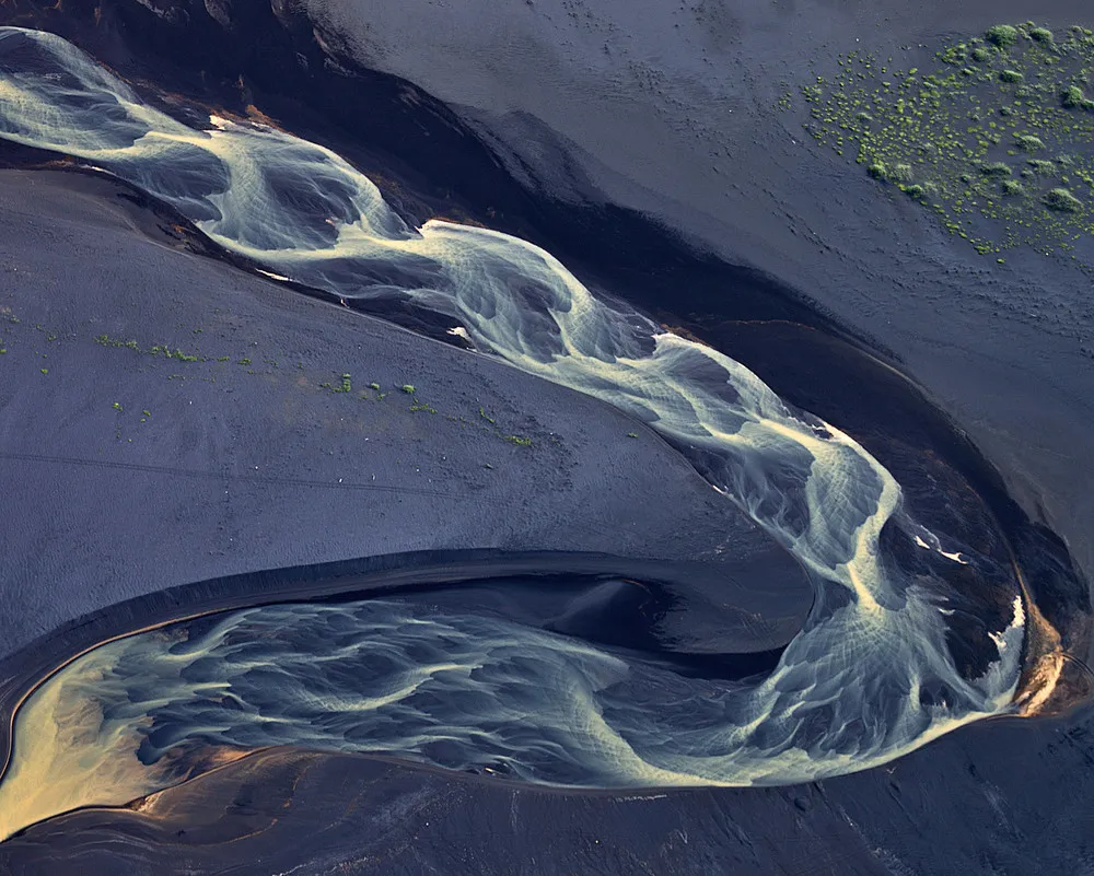 Breathtaking Images of Icelandic Volcano Rivers