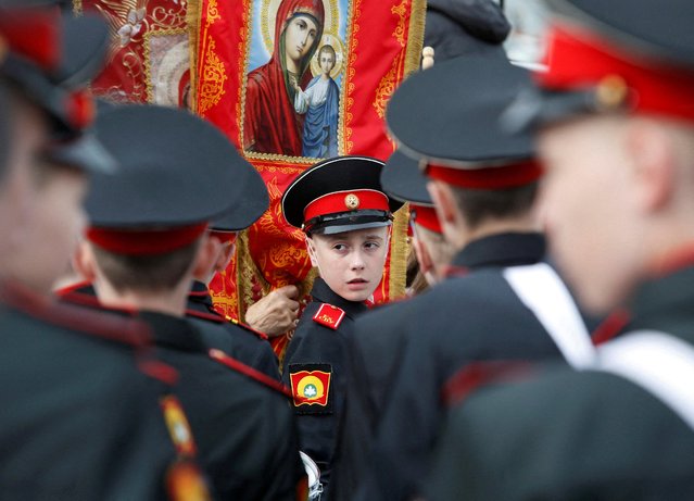 Cadets take part in the Orthodox Easter procession in Yekaterinburg, Russia on April 24, 2022. (Photo by Reuters/Stringer)