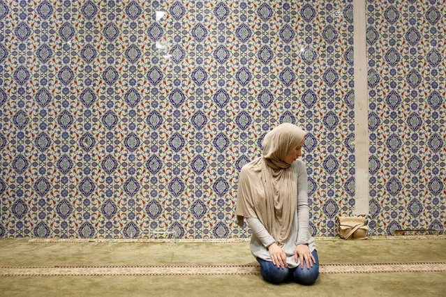 Muslim American woman Emily Miry, 24, takes part in an afternoon prayer on the first day of Ramadan at the Islamic Cultural Center in Manhattan, New York on May 27, 2017. (Photo by Gabriela Bhaskar/Reuters)