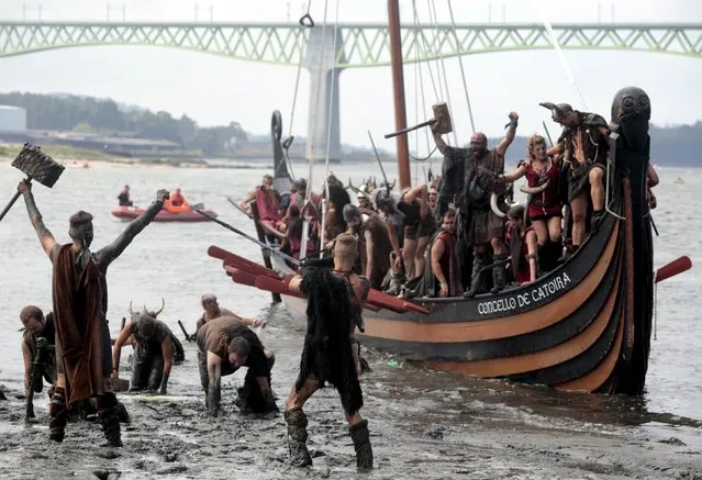 People dressed as Vikings sail on a boat during the annual Viking festival of Catoira in north-western Spain August 2, 2015. (Photo by Miguel Vidal/Reuters)