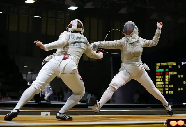 Russia's Sofiya Velikaya (R) and Lee Ra-jin of South Korea compete during their women's sabre qualification event at the World Fencing Championships in Kazan July 18, 2014. (Photo by Grigory Dukor/Reuters)