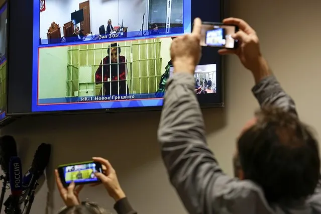 WNBA star and two-time Olympic gold medalist Brittney Griner is seen on the bottom part of a TV screen as she waits to appear in a video link provided by the Russian Federal Penitentiary Service a courtroom prior to a hearing at the Moscow Regional Court in Moscow, Russia, Tuesday, October 25, 2022. A Russian court on Tuesday started hearing American basketball star Brittney Griner's appeal against her nine-year prison sentence for drug possession. (Photo by Alexander Zemlianichenko/AP Photo)