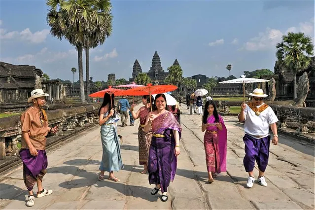 Tourists visit the Angkor Wat temple complex, a UNESCO World Heritage Site, in Siem Reap province on January 16, 2023. (Photo by Tang Chhin Sothy/AFP Photo)