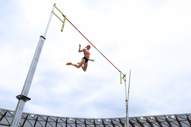 Katie Moon competes in the Women's Pole Vault final during the 2025 USATF Outdoor Championships at Hayward Field on August 03, 2025 in Eugene, Oregon. (Photo by Christian Petersen/Getty Images)
