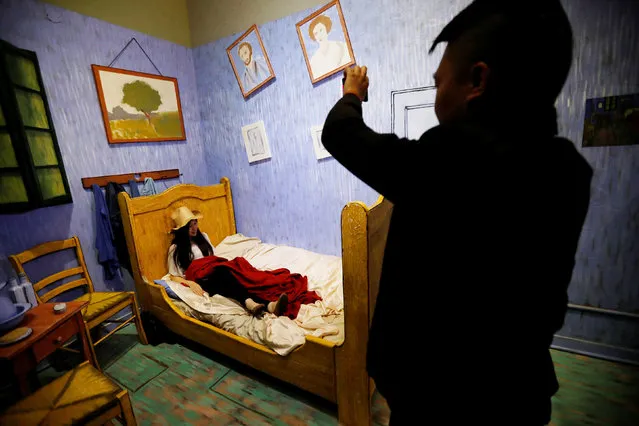 A guest poses in a Van Gogh-themed bedroom during a VIP media preview ahead of the opening of The Museum of Selfies in Glendale, California, U.S., March 29, 2018. (Photo by Mario Anzuoni/Reuters)