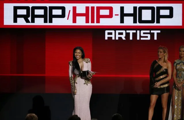Nicki Minaj accepts the award for favorite rap/hip-hop artist during the 2015 American Music Awards in Los Angeles, California November 22, 2015. (Photo by Mario Anzuoni/Reuters)