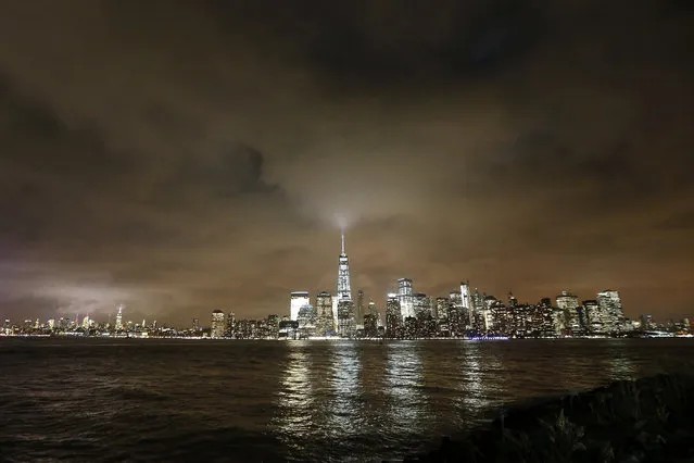 Low clouds are seen over the New York City skyline following an evening of light showers seen from Liberty State Park, Tuesday, December 22, 2015, in Jersey City, N.J. (Photo by Julio Cortez/AP Photo)