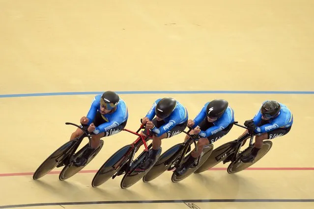 Colombia's cyclers Brayan Sanchez, Jordan Parra, Juan Arango and Nelson Soto ride during the men's team pursuit qualifiers at the Pan American Games in Santiago, Chile, Thursday, October 26, 2023. (Photo by Fernando Vergara/AP Photo)