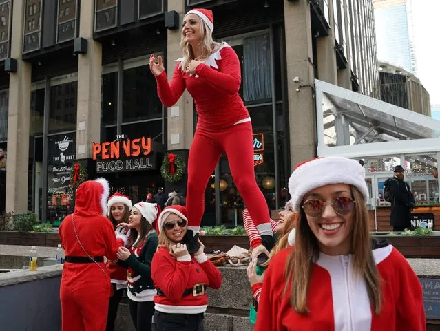 Revelers dressed as Santa Claus or in festive costumes  arrive for the start of SantaCon 2018 in New York  City December 8, 2018. (Photo by Timothy A. Clary/AFP Photo)