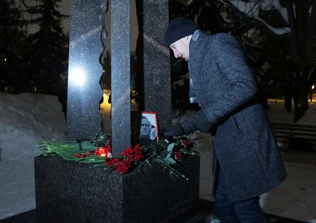 A man places flowers at the monument to the victims of political repression in Kazan, Russia on February 16, 2024. (Photo by Reuters/Stringer)