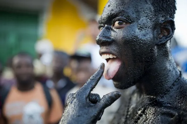 A performer strikes a pose during a Carnival parade in Les Cayes, Haiti, Monday, February 27, 2017. Haiti's Carnival is a mixture of Catholic pre-Lenten festivities and African, Spanish and native cultures found throughout the Americas and the Caribbean. (Photo by Dieu Nalio Chery/AP Photo)