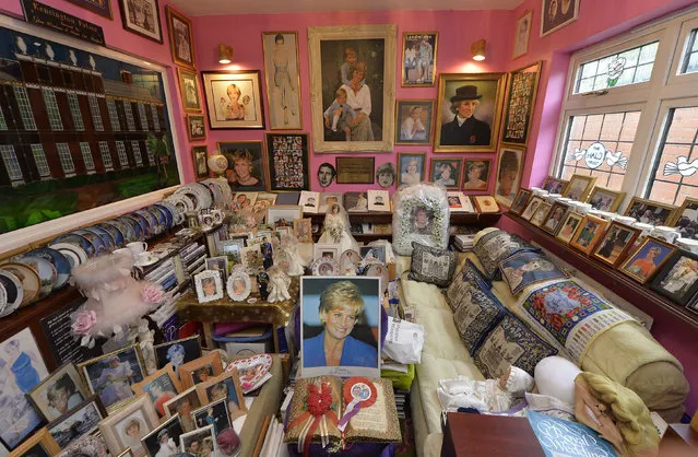 The “Diana” room is seen in the house of Margaret Tyler in west London October 16, 2013. The royal fan has dedicated the inside of her house as a shrine to Britain's royal family. (Photo by Toby Melville/Reuters)