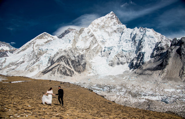James Sissom and Ashley Schmieder exchange vows on Everest. (Photo by Charleton Churchill/Caters News Agency)