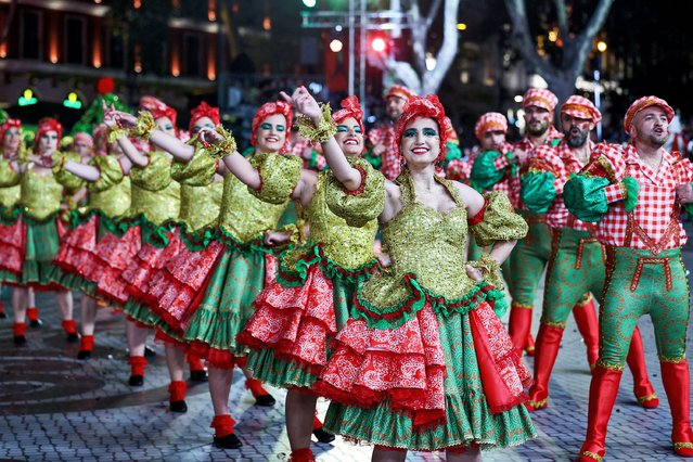 People of Sao Vicente neighbourhood perform during the March of Lisbon's “Marchas Populares” part of the Saint Anthony celebration at Liberdade Avenue in Lisbon, Portugal, 12 June 2023. Every year at Saint Anthony evening about 20 Lisbon neighborhoods march in colorful costumes and sing popular song in honor of the marriage saint. (Photo by Antonio Cotrim/EPA)