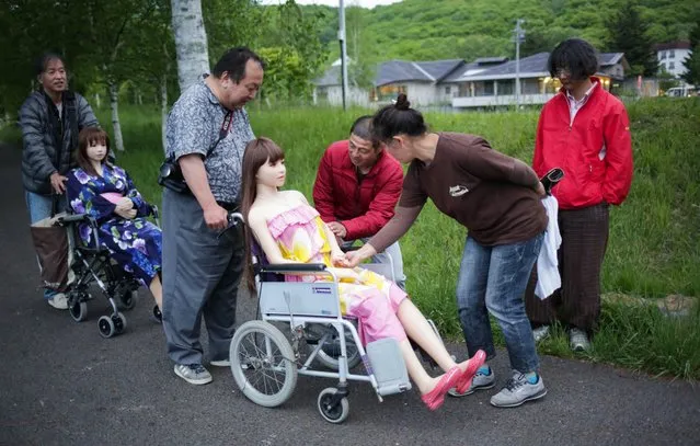 Senji Nakajima shows his Love Doll “Saori” to local residents, after the photo session with his friend at lake Suwa on June 4, 2016 in Nagano, Japan. (Photo by Taro Karibe/Getty Images)