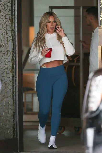 Real Housewives of Atlanta star Kim Zolciak seen leaving her hotel in Miami Beach after attending Gucci Mane's wedding the night before. Miami, Florida on Wednesday, October 18, 2017. (Photo by Thibault Monnier/LCD/PacificCoastNews)