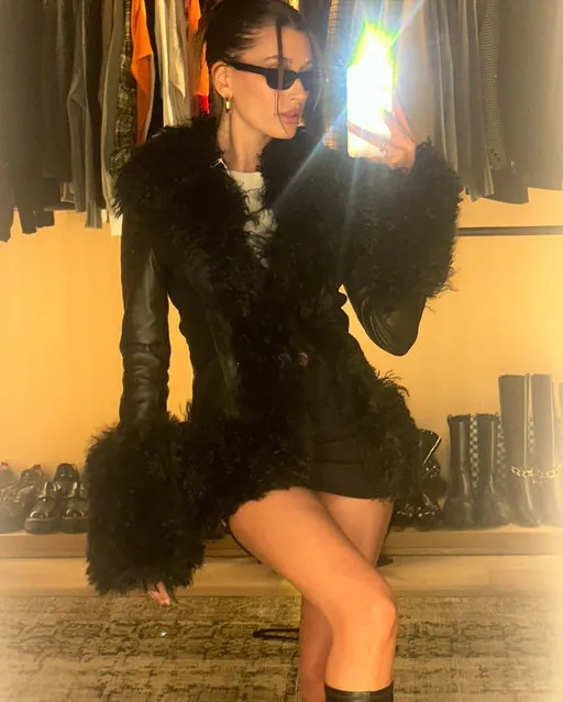 American model, media personality and socialite Hailey Bieber takes a glamorous selfie in the last decade of November 2022. (Photo by haileybieber/Instagram)