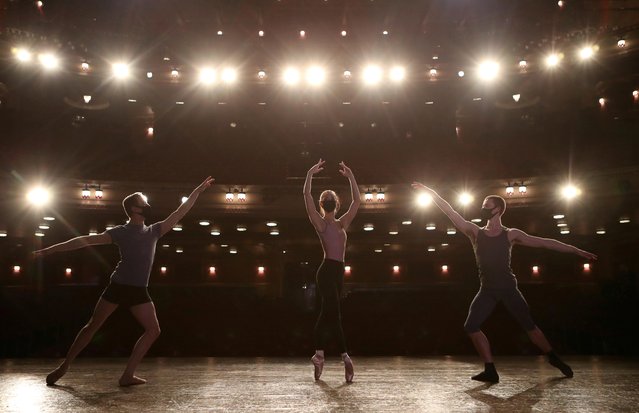 Scottish ballet dancers Sophie Martin, Barnaby Rook Bishop and Thomas Edwards perform at the Edinburgh Festival theatre after the Edinburgh International Festival has been cancelled and turned into a digital event due to the coronavirus, in Edinburgh, Britain on August 3, 2020. (Photo by Russell Cheyne/Reuters)