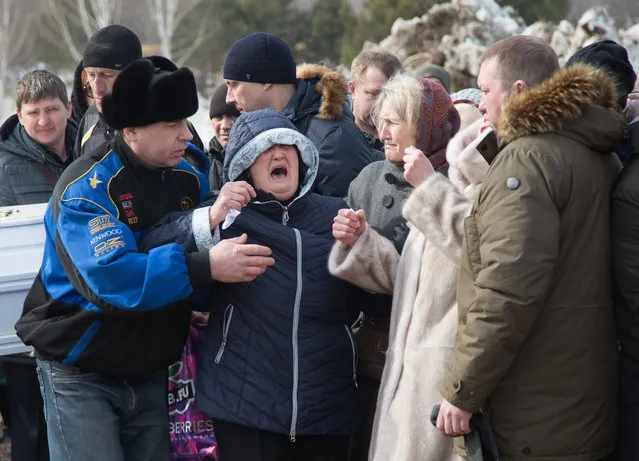 People react during a funeral of a victim of a shopping mall fire at a cemetery in Kemerovo, Russia March 28, 2018. (Photo by Maksim Lisov/Reuters)