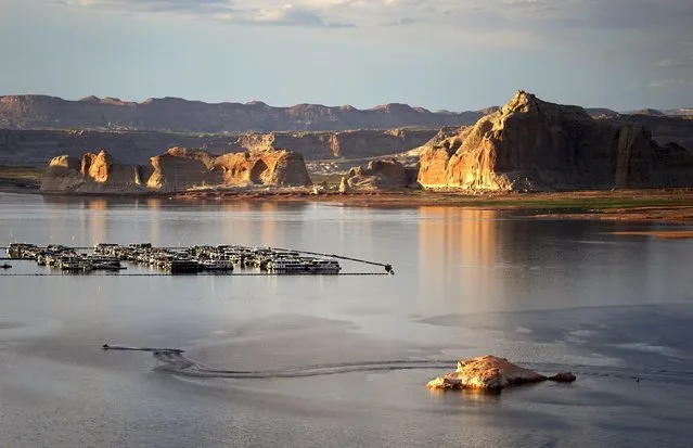 A jet ski spins through Lake Powell with houseboats tied up in the marina near Page, Arizona, May 26, 2015. (Photo by Rick Wilking/Reuters)