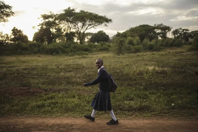 A Tanzanian girl smiles as she makes her way back from school in Arusha, eastern Tanzania, Thursday, January 15, 2015. The city is close to national parks including Serengeti and Kilimanjaro. (Photo by Mosa'ab Elshamy/AP Photo)