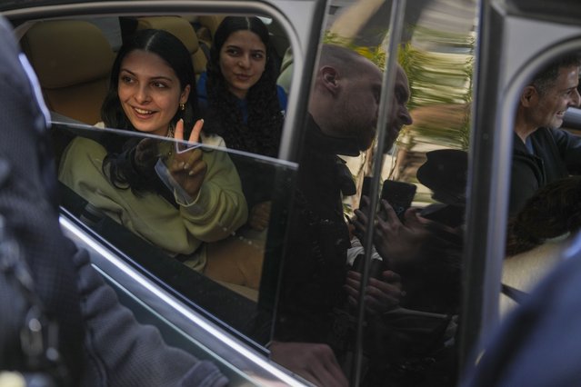 Former Israeli hostage Daniella Gilboa, who was recently released from Hamas captivity in Gaza, flashes a V-sign to friends and relatives as she returns home from hospital in Petah Tikva, central Israel, Wednesday, February 5, 2025. (Photo by Ariel Schalit/AP Photo)