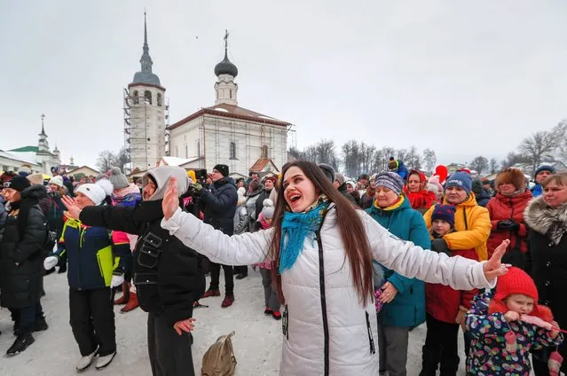 Russians dance during the Maslenitsa (Shrovetide) festival in of Suzdal, Russia, 14 March 2021. The Maslenitsa festival, which originates from Slavic mythology, takes place this year from 08 March to 14 March 2021. It is usually celebrated the week before the Great Lent. (Photo by Yuri Kochetkov/EPA/EFE)