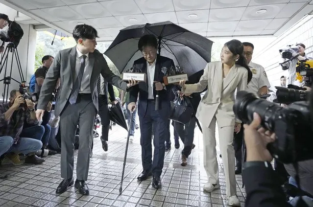 South Korea's main opposition Democratic Party leader Lee Jae-myung, center, arrives to attend a hearing on his arrest warrant on corruption charges at the Seoul Central District Court in Seoul, South Korea, Tuesday, September 26, 2023. In a surprise outcome, South Korea's opposition-controlled parliament voted Thursday, Sept. 21, to pass a motion submitted by the government that allows the potential arrest of the country's leading opposition figure, Lee, who faces a widening investigation over corruption allegations. (Photo by Ahn Young-joon/AP Photo)