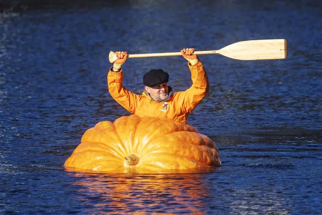 York Maze owner Tom Pearcy has rowed a giant pumpkin weighing 1,346lbs down the River Ouse in an attempt to break a Guinness World Record in York, United Kingdom on October 29, 2018. Setting off from Ouse Bridge heading towards Skeldergate Bridge, hundreds watched him from the banks as he sailed the makeshift boat he named HMS York Maze down the river, using a single paddle. (Photo by Jordan Crosby/BackGrid UK)