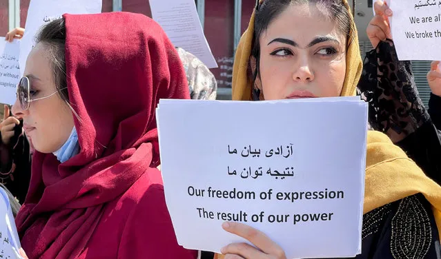 Afghan women take part in a protest march for their rights under the Taliban rule in the downtown area of Kabul on September 3, 2021. (Photo by AFP Photo/Stringer Network)