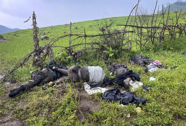 The dead bodies of unidentified people wearing military uniforms lie on the ground near the village of Chenna Teklehaymanot, in the Amhara region of northern Ethiopia Thursday, September 9, 2021. (Photo by AP Photo/Stringer)